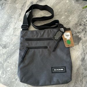 New Dakine Jo Jo adjustable crossbody or shoulder travel bag